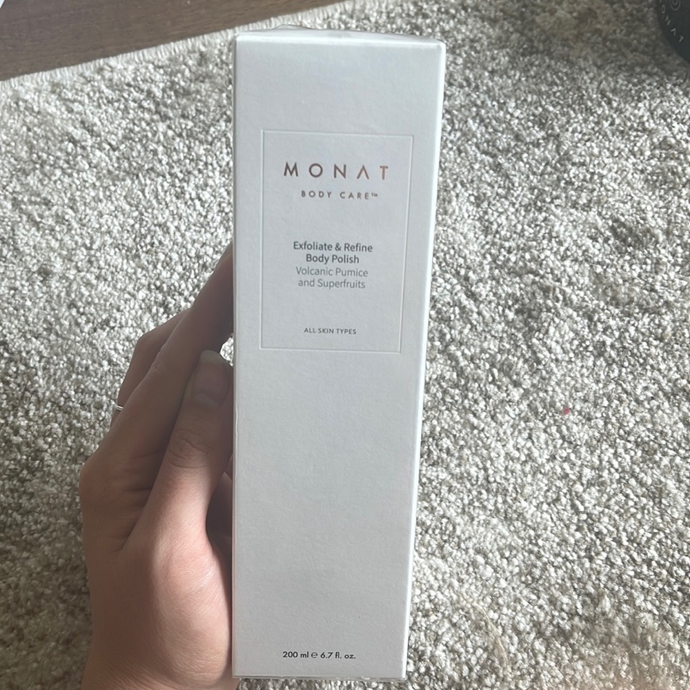 Monat exfoliate and refine body polish